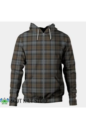 Vue de face du Sweat à Capuche Zippé en Tartan Écossais Vieilli du Clan Blackwatch, mettant en avant le motif unique du tartan Blackwatch vieilli, une fermeture zippée complète, une capuche ajustable et des poches fonctionnelles pour le style et la pratic